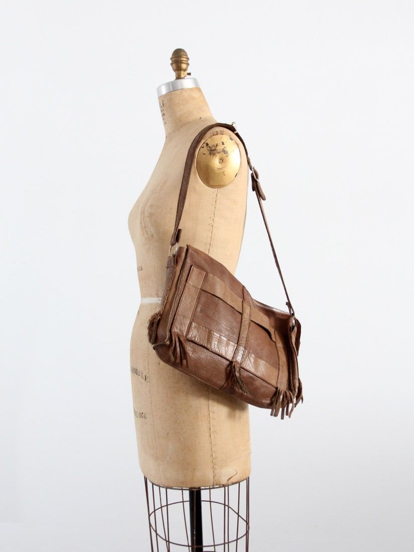 1970s Vintage Fringe Leather Shoulder Bag Milk Chocolate Brown: 1970s Vintage Fringe Leather Shoulder Bag Milk Chocolate Brown This vintage 1970s fringe leather shoulder bag combines style and softness with its buttery milk chocolate brown leather. The purse showc