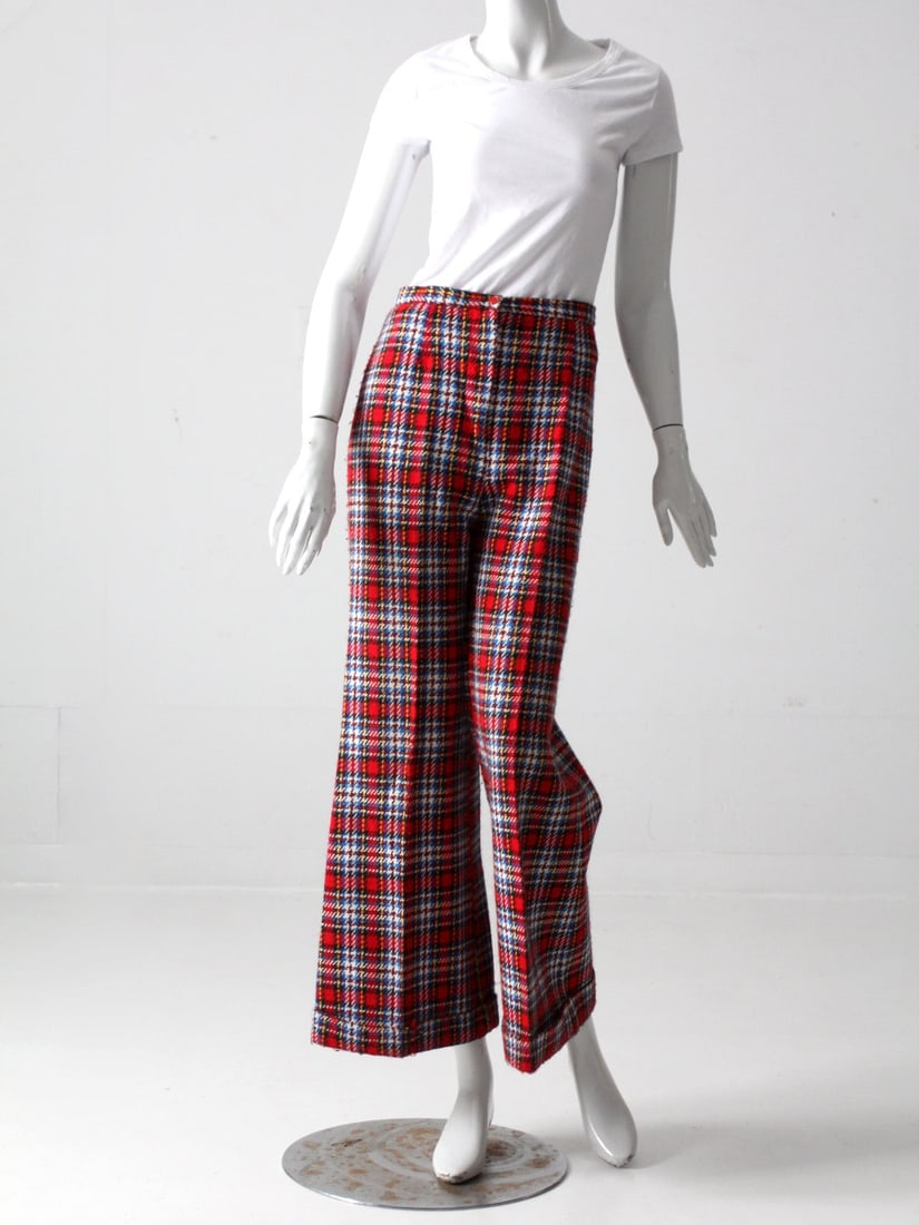 1970s Bobbi Brooks Plaid Wool Pants Flared Cuffed Legs: 1970s Bobbi Brooks Plaid Wool Pants Flared Cuffed Legs Step back in time with these authentic 1970s Bobbi Brooks plaid pants. Crafted from a cozy wool blend, these trousers feature a striking red, whi