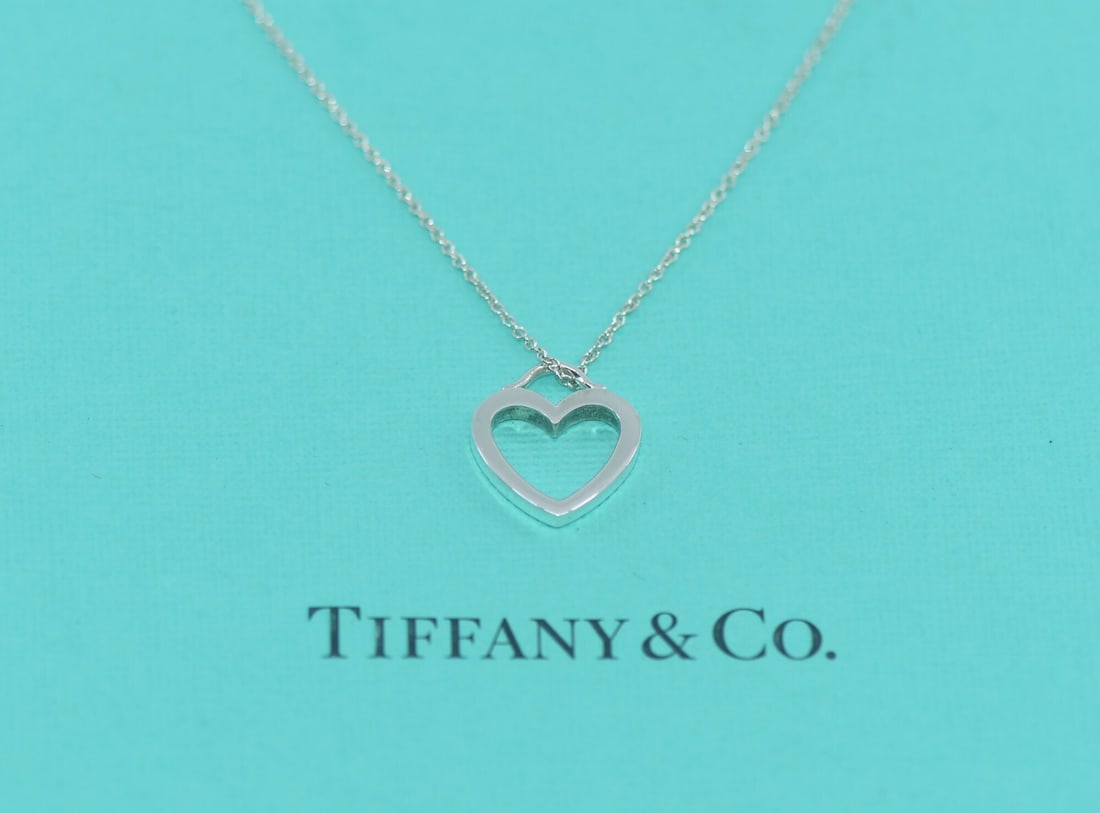 Tiffany & Co Sterling Silver Heart Pendant Necklace 16 Inches Authentic: Tiffany & Co Sterling Silver Heart Pendant Necklace 16 Inches Authentic This exquisite Tiffany & Co. heart pendant necklace showcases timeless elegance. Crafted from high-quality 925 sterling silver, 