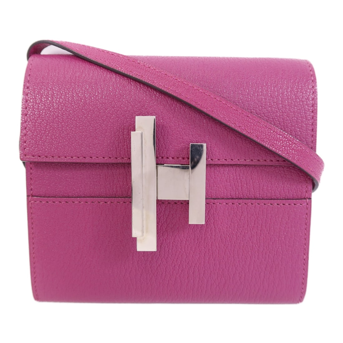 HERMES Cinhetic To Go Pink Shoulder Bag Chevre Leather: HERMES Cinhetic To Go Pink Shoulder Bag Chevre Leather Elevate your accessory collection with the HERMES Cinhetic To Go Shoulder Bag, expertly crafted from exquisite goatskin leather in a vibrant anem