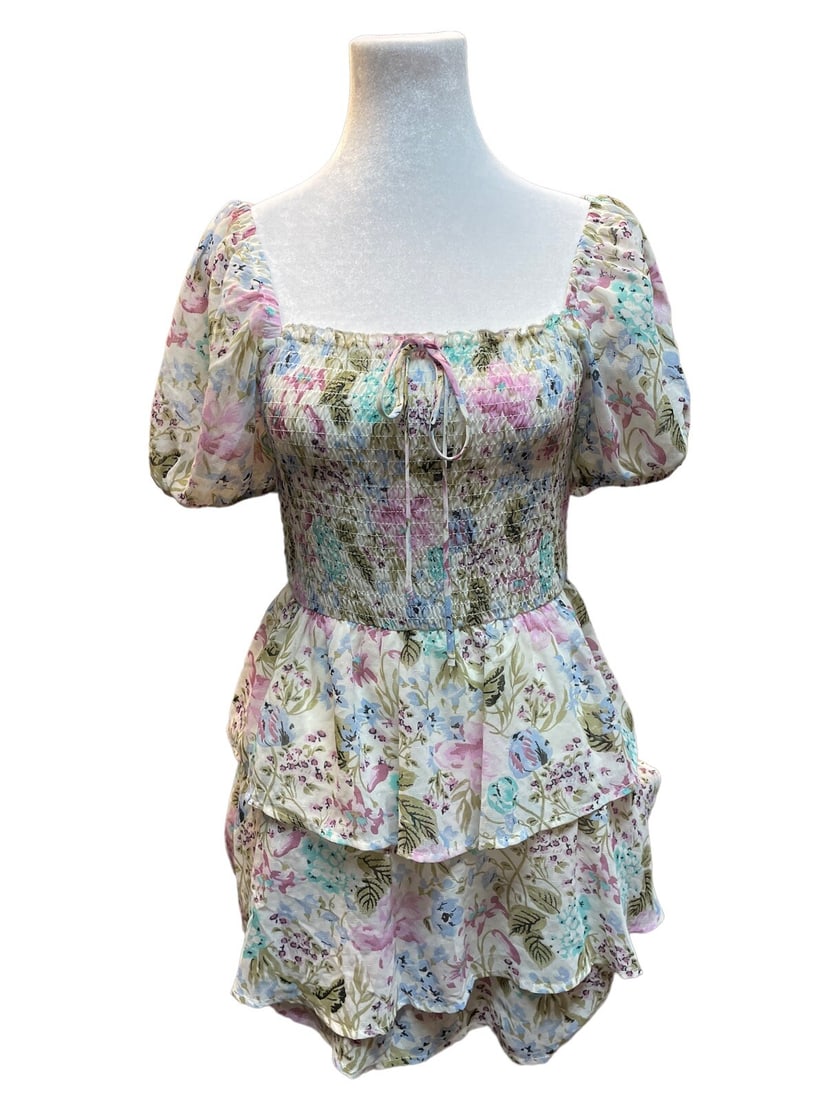 Ivory and Lavender Floral Mini Dress by Speechless Size M: Ivory and Lavender Floral Mini Dress by Speechless Size M This ivory and lavender mini dress features a floral pattern and a short length, offering a stylish and feminine look. Designed for women in s