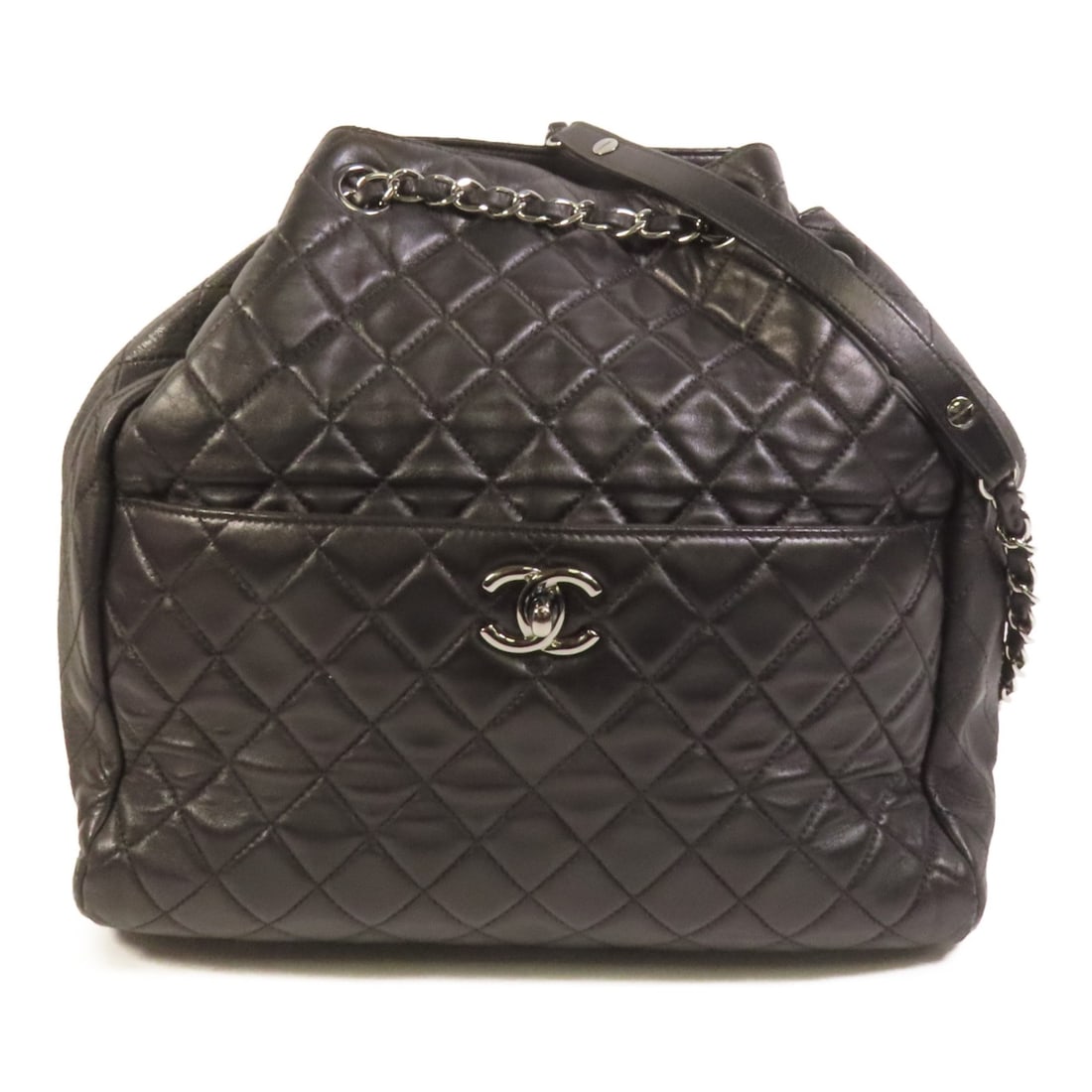 Black Lambskin Shoulder Bag CHANEL CC Silver Hardware: Black Lambskin Shoulder Bag CHANEL CC Silver Hardware This CHANEL shoulder bag features luxurious black lambskin leather and a classic chain design. Designed for women, it offers a sophisticated look 