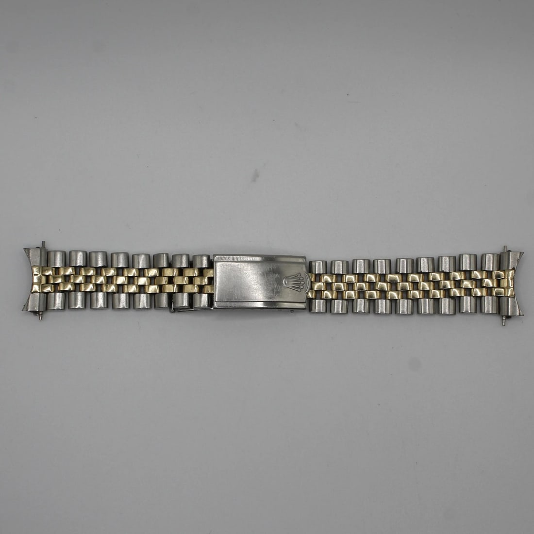 Rolex Jubilee 50 End Links 14K Yellow Gold Stainless Steel Bracelet 20MM: Rolex Jubilee 50 End Links 14K Yellow Gold Stainless Steel Bracelet 20MM Elevate your timepiece with this exquisite Rolex Jubilee 50 End Links Bracelet, crafted for a 36MM watch. This luxurious wristw