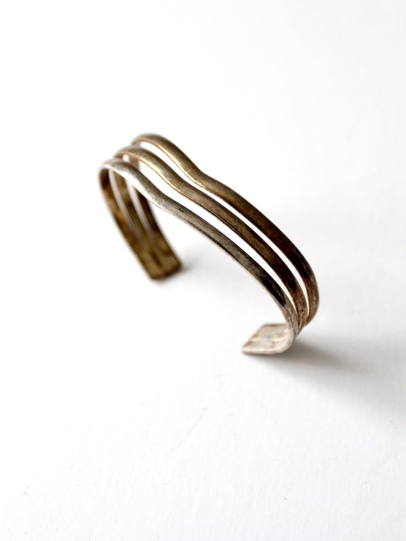 Vintage Silver Tone Wave Cuff Bracelet with Patina 7 Inch (1 of 7)