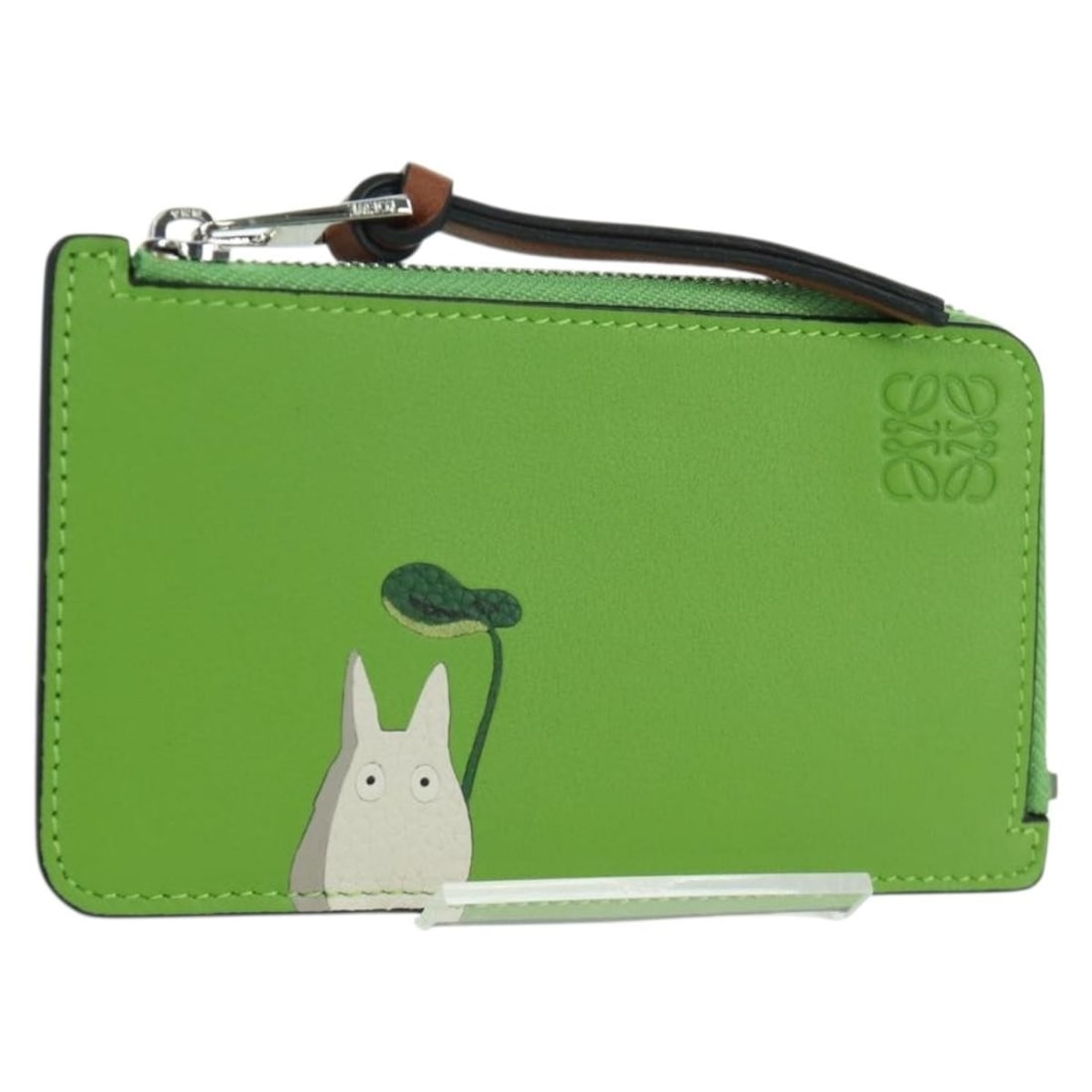 Loewe x Ghibli My Neighbor Totoro Leather Coin Purse Green: Loewe x Ghibli My Neighbor Totoro Leather Coin Purse Green This LOEWE x Ghibli Little Totoro coin purse is crafted from green leather and features a charming My Neighbor Totoro design. The purse is de