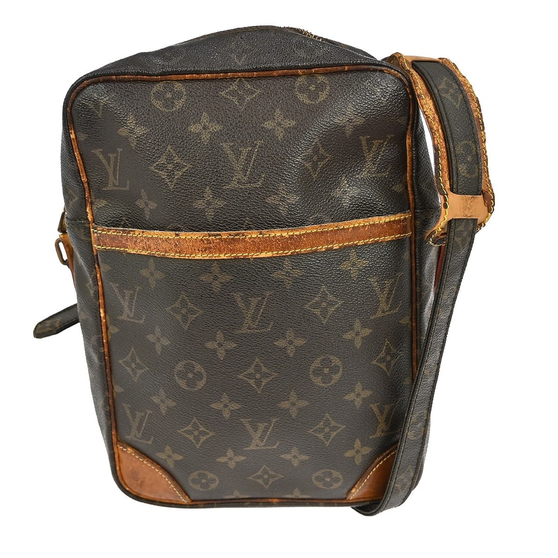 Louis Vuitton Danube MM Monogram Crossbody Shoulder Bag M45264: Louis Vuitton Danube MM Monogram Crossbody Shoulder Bag M45264 This Louis Vuitton Danube MM shoulder bag features the iconic monogram canvas leather exterior with brown leather trim and a logo accent.