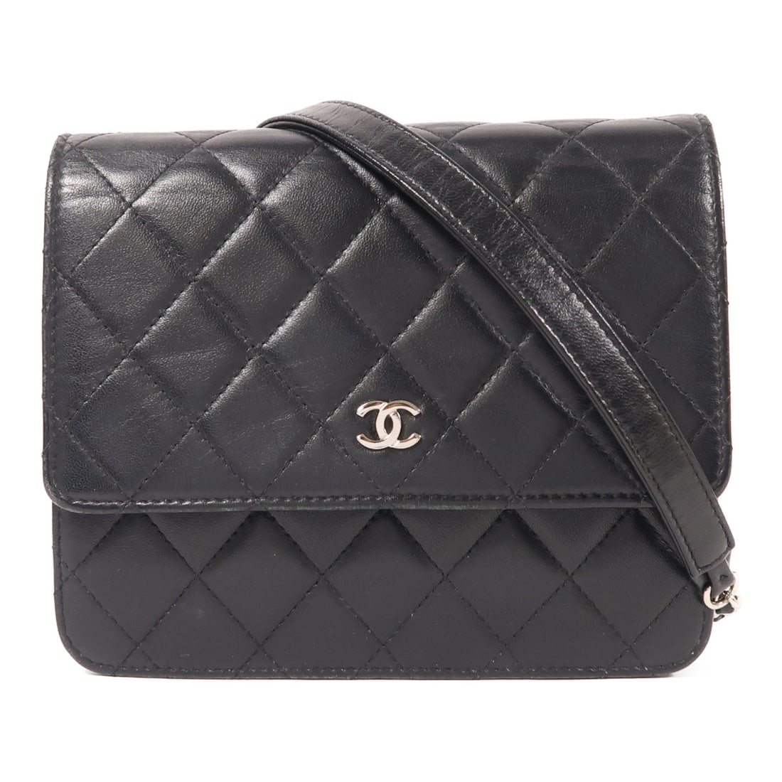 CHANEL Black Calfskin Leather Chain Shoulder Bag: CHANEL Black Calfskin Leather Chain Shoulder Bag This exquisite CHANEL shoulder bag combines luxury and sophistication with its sleek black calfskin leather exterior. Ideal for both casual and formal 