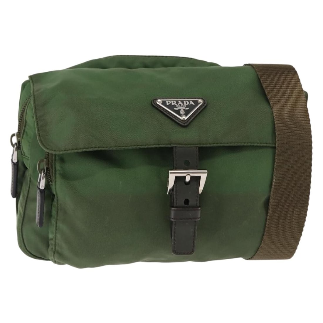 PRADA Green Silver Nylon Shoulder Bag Made in Italy Auth 147192: PRADA Green Silver Nylon Shoulder Bag Made in Italy Auth 147192 This stylish PRADA shoulder bag combines functionality with a modern aesthetic. Crafted in Italy from durable nylon, it features a strik