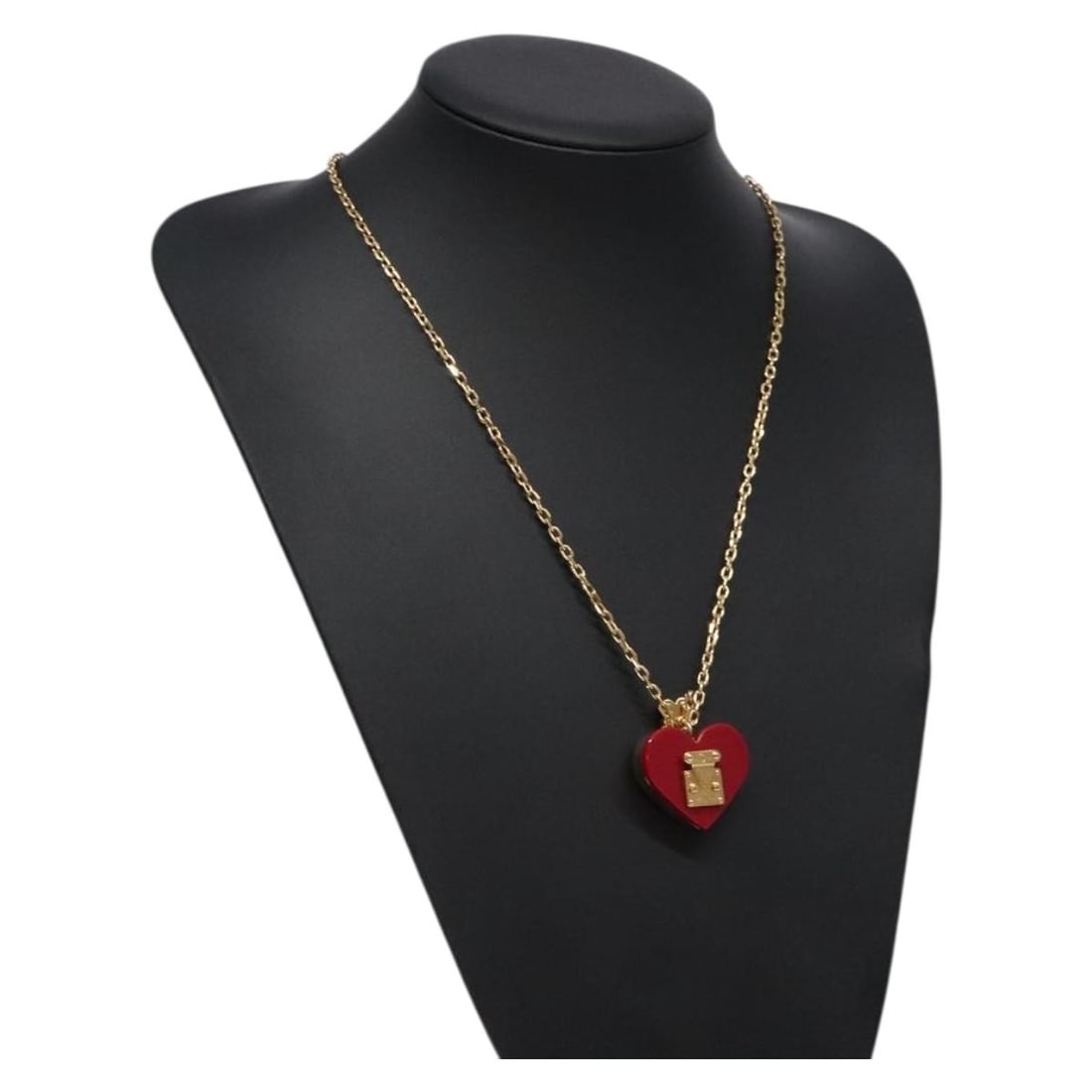 Louis Vuitton Rock Me Necklace M66516 Gold Bordeaux Auth Italy: Louis Vuitton Rock Me Necklace M66516 Gold Bordeaux Auth Italy Introducing the LOUIS VUITTON Rock Me Necklace, a stunning piece that combines elegance and bold design. Crafted in Italy, this necklace 