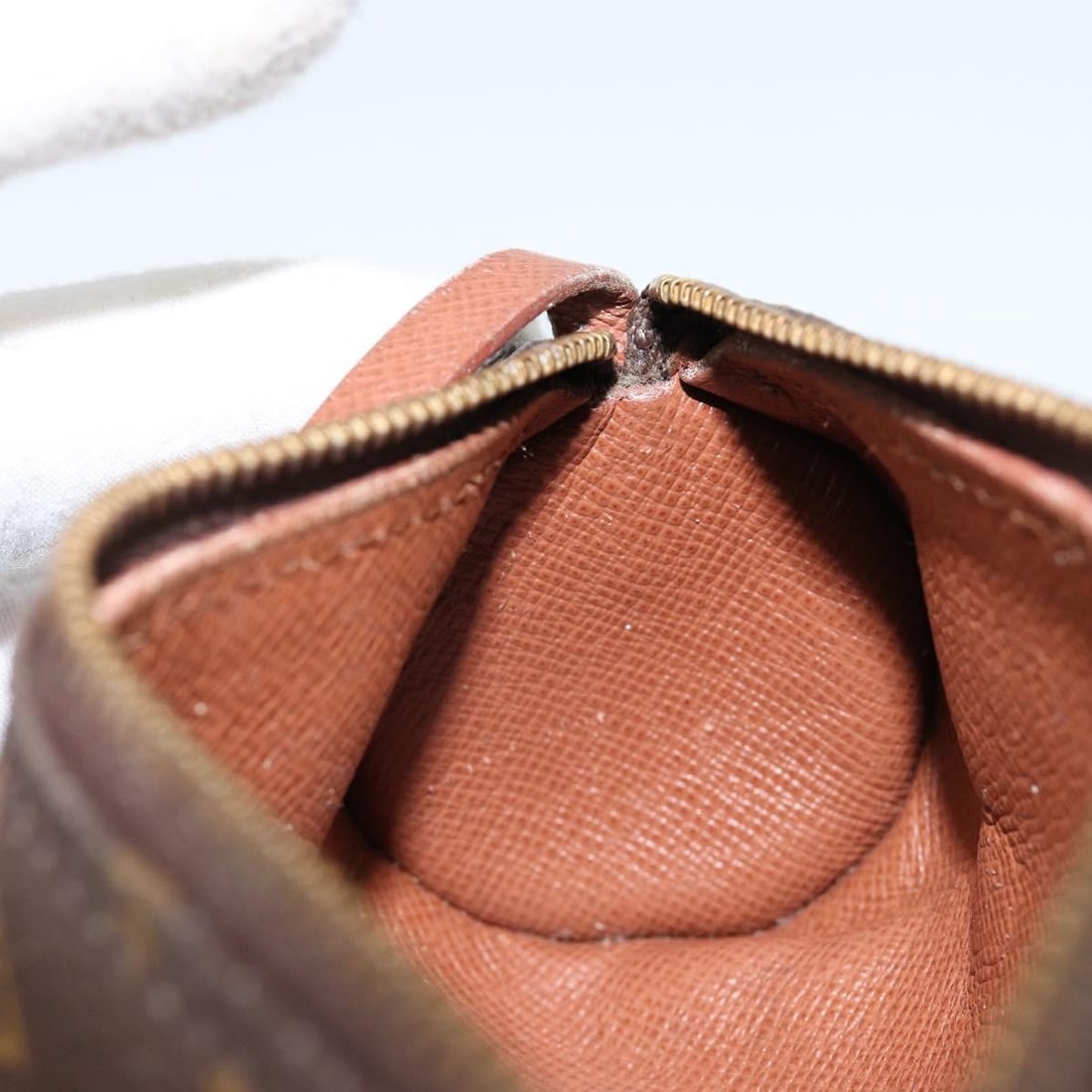 LOUIS VUITTON Monogram Papillon Pouch Authentic 150299 - 17