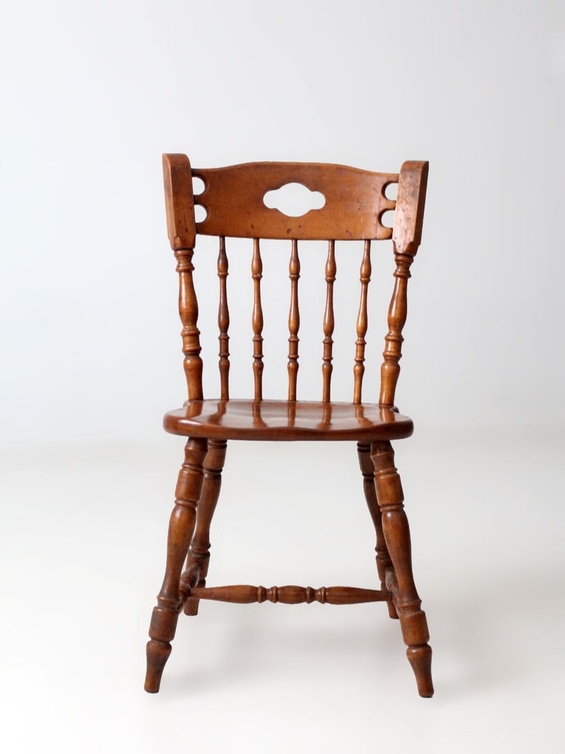 Early 20th Century Colonial Revival Side Chair by Richardson Brothers: Early 20th Century Colonial Revival Side Chair by Richardson Brothers This early 20th century side chair by Richardson Brothers features Colonial Revival styling with a shaped crest rail, pierced deta