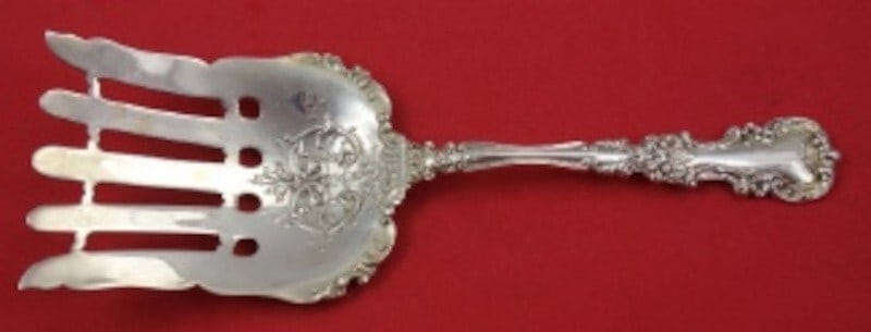 International Sterling Avalon 8.25 Inch Asparagus Serving Fork: International Sterling Avalon 8.25 Inch Asparagus Serving Fork This stunning asparagus fork is crafted in sterling silver and features the elegant Avalon pattern by International. Measuring 8 1/4 inch