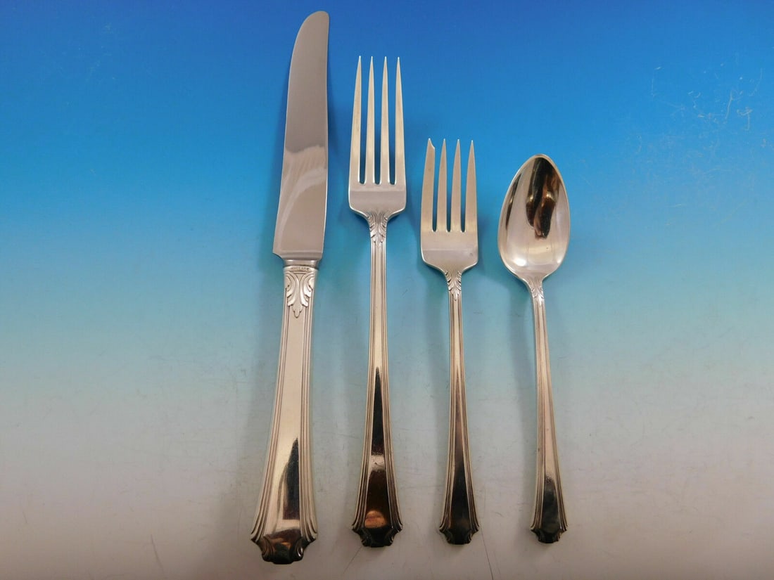Wallace Georgian Colonial Sterling Silver 4-Piece Dinner Set: Wallace Georgian Colonial Sterling Silver 4-Piece Dinner Set Enhance your dining experience with this exquisite 4-piece dinner size place setting in the Georgian Colonial pattern by Wallace. Crafted f
