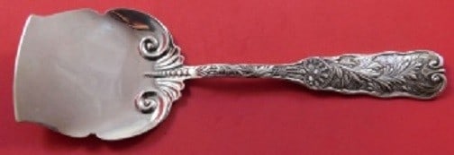 Gorham Saint Cloud Sterling Silver Waffle Server with Scroll Design 9": Gorham Saint Cloud Sterling Silver Waffle Server with Scroll Design 9" Presenting a stunning waffle server from the esteemed Saint Cloud pattern by Gorham, crafted from high-quality sterling silver. T
