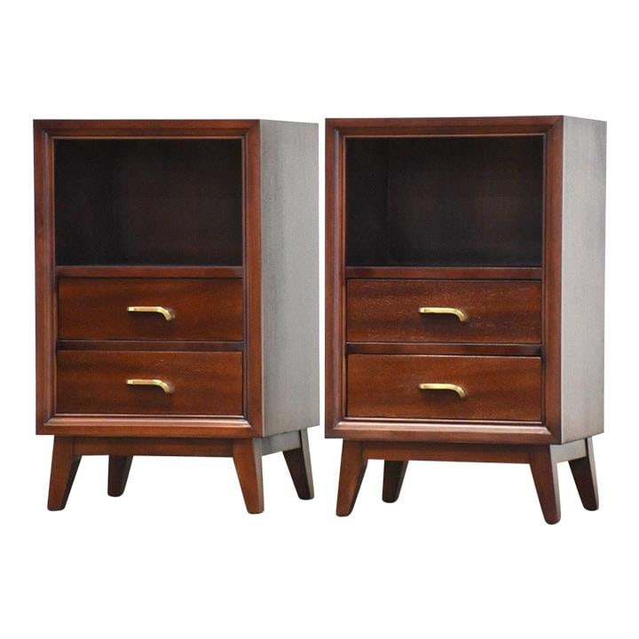 Mid-Century Modern Mahogany Nightstands Pair with Brass Pulls: Mid-Century Modern Mahogany Nightstands Pair with Brass Pulls This exquisite pair of mid-century modern nightstands features a rich mahogany finish and two spacious drawers adorned with elegant brass 