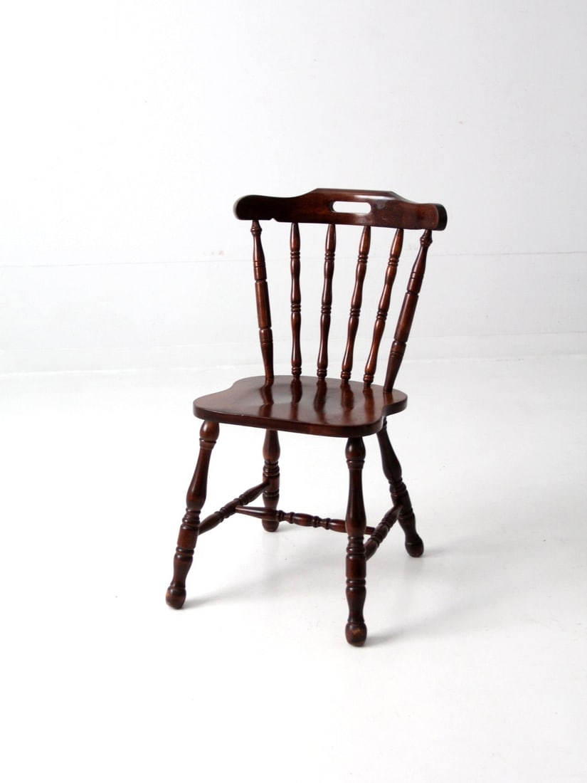 Vintage Tavern Style Spindle Back Wood Chair: Vintage Tavern Style Spindle Back Wood Chair This vintage spindle back dining chair showcases a charming tavern style with its turned splay legs and a handle opening on the back rail. Crafted from woo