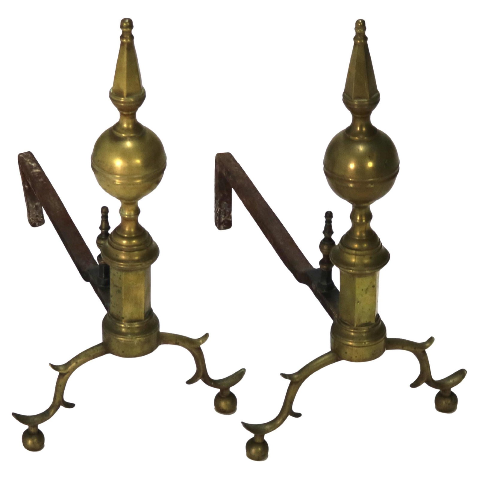 Antique Federal Brass Wrought Iron Lemon Top Andirons Set of 2 C1810: Antique Federal Brass Wrought Iron Lemon Top Andirons Set of 2 C1810 This exquisite pair of Antique Federal Andirons showcases a stunning lemon top design, crafted from quality brass and wrought iron.