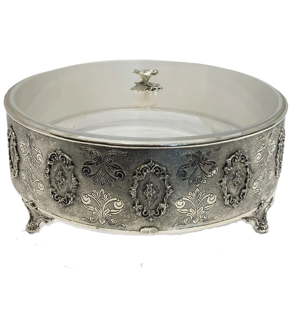 925 Sterling Silver Handmade Floral Applique Matzah Holder: 925 Sterling Silver Handmade Floral Applique Matzah Holder This exquisite Matzah Holder is crafted from fine 925 sterling silver, showcasing a beautiful handmade chased ornate floral applique design. 