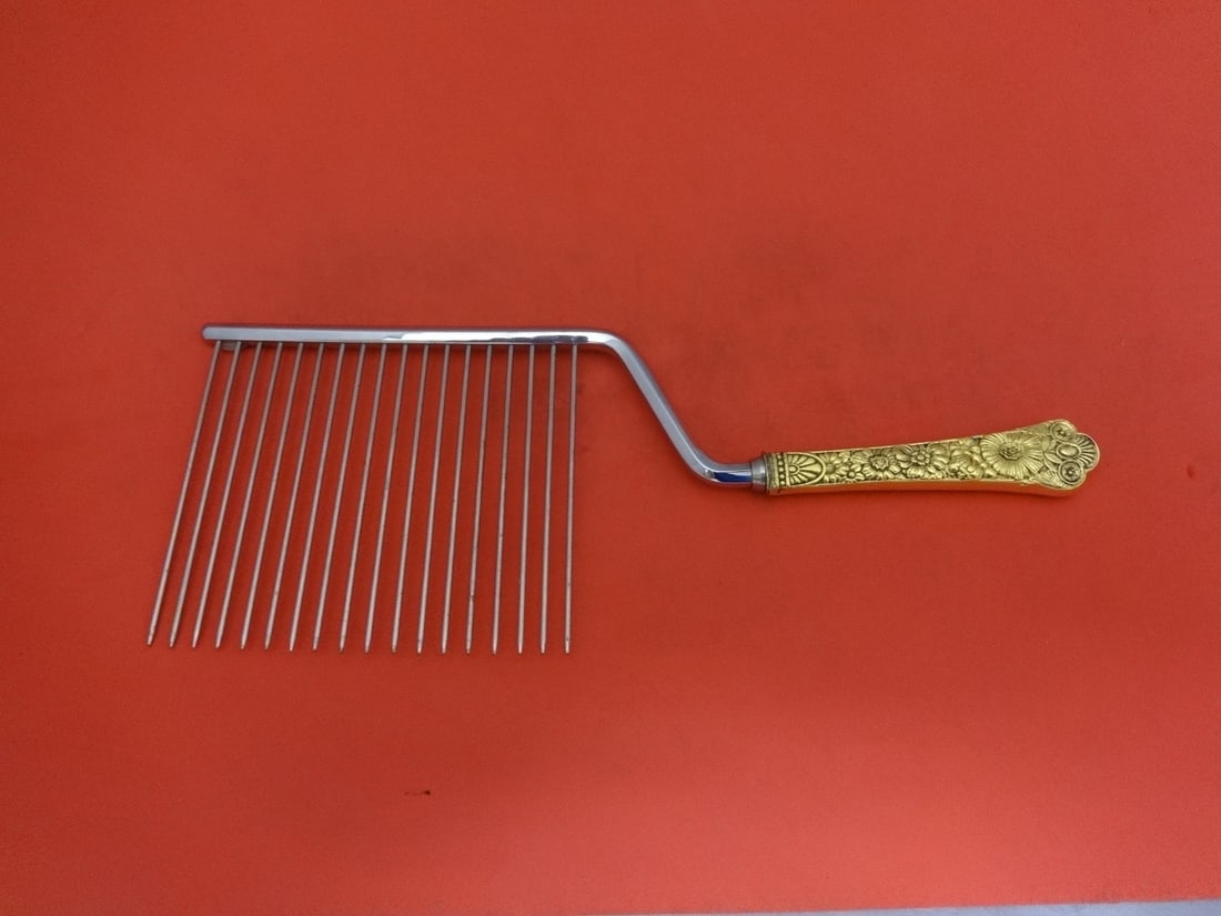 Gorham Cluny Vermeil Sterling Silver Cake Breaker 10 Inch: Gorham Cluny Vermeil Sterling Silver Cake Breaker 10 Inch This exquisite cake breaker features the Cluny Vermeil pattern by Gorham, expertly crafted from sterling silver. The piece has a hollow handle