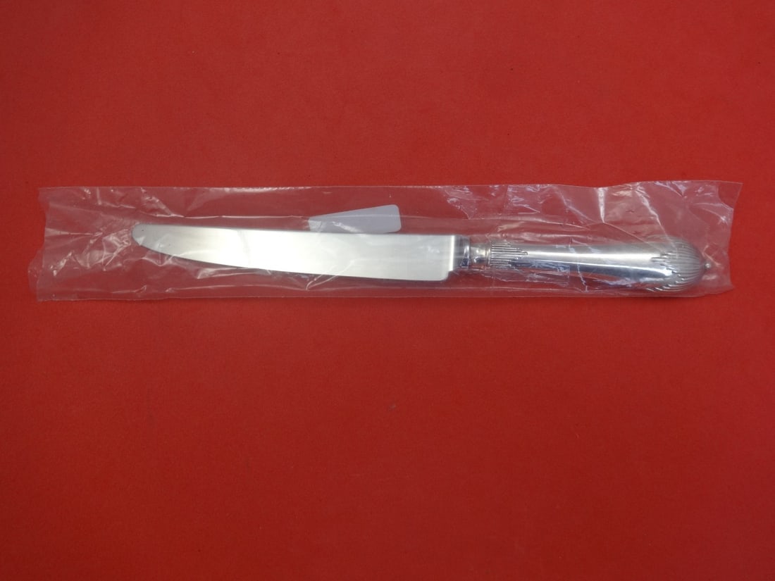 William Yeoward Painswick Sterling Silver Dinner Knife 9.75 New: William Yeoward Painswick Sterling Silver Dinner Knife 9.75 New Introducing the Painswick Dinner Knife by William Yeoward, crafted from high-quality sterling silver. This exquisite flatware piece meas