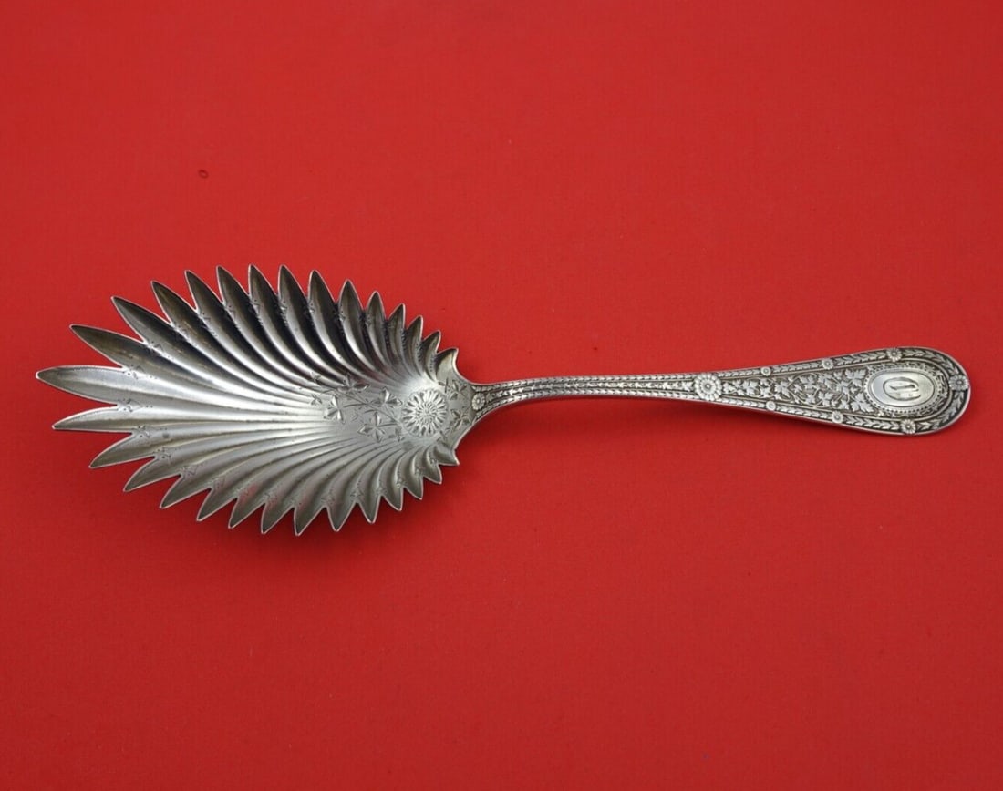 Whiting Sterling Silver Laureate Macaroni Server 9 1/8 Bright-Cut Ivy Clover: Whiting Sterling Silver Laureate Macaroni Server 9 1/8 Bright-Cut Ivy Clover Elevate your dining experience with this exquisite Laureate macaroni server by Whiting. Crafted from high-quality sterling 