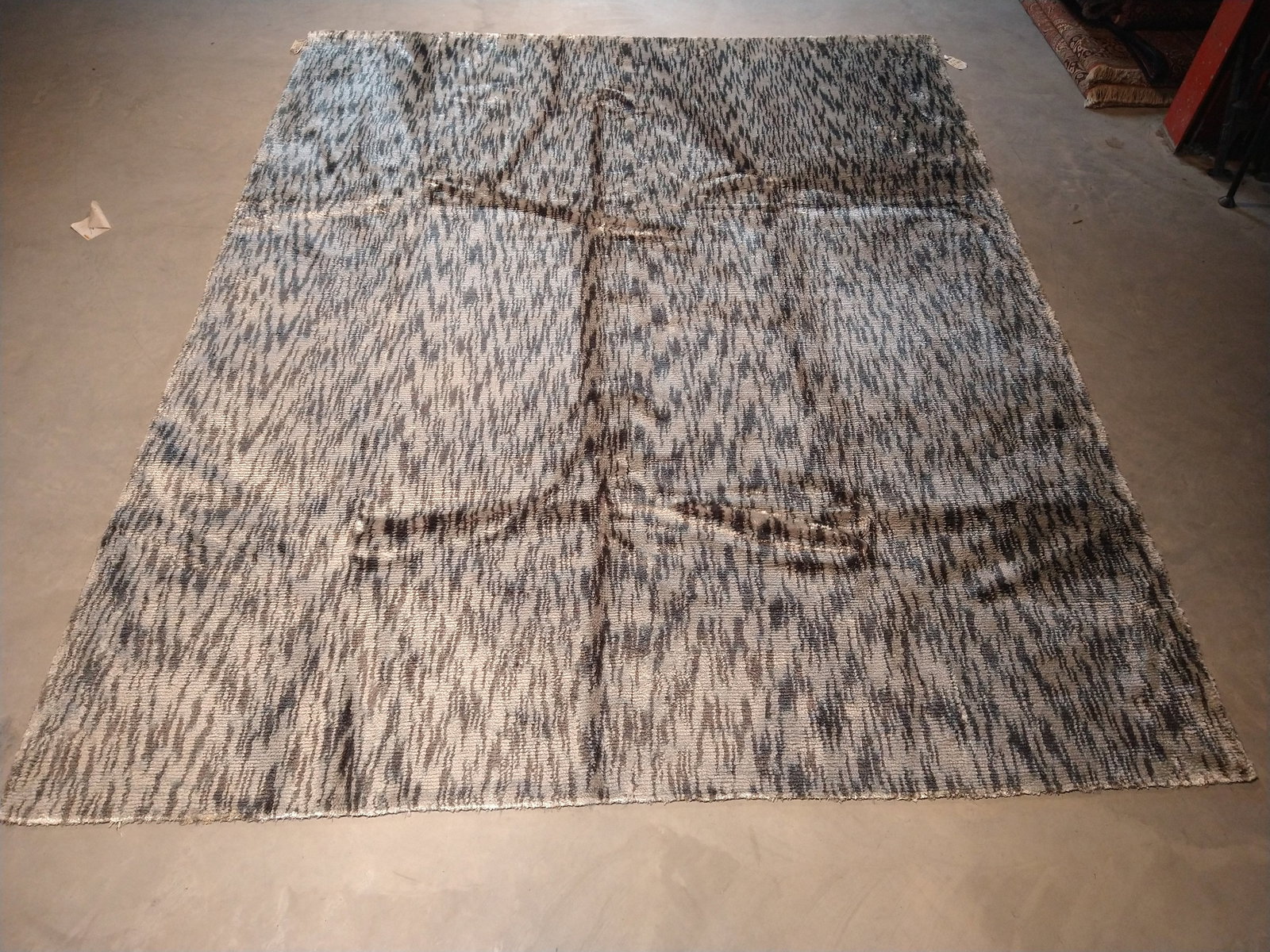 Luxurious 8 x 10 Olive Gray Bamboo Silk Hand-knotted Area Rug: Luxurious 8 x 10 Olive Gray Bamboo Silk Hand-knotted Area Rug Free continental US Shipping Elevate your space with the luxurious 8 x 10 Olive Gray Bamboo Silk Hand-knotted Rug, a perfect blend of eleg