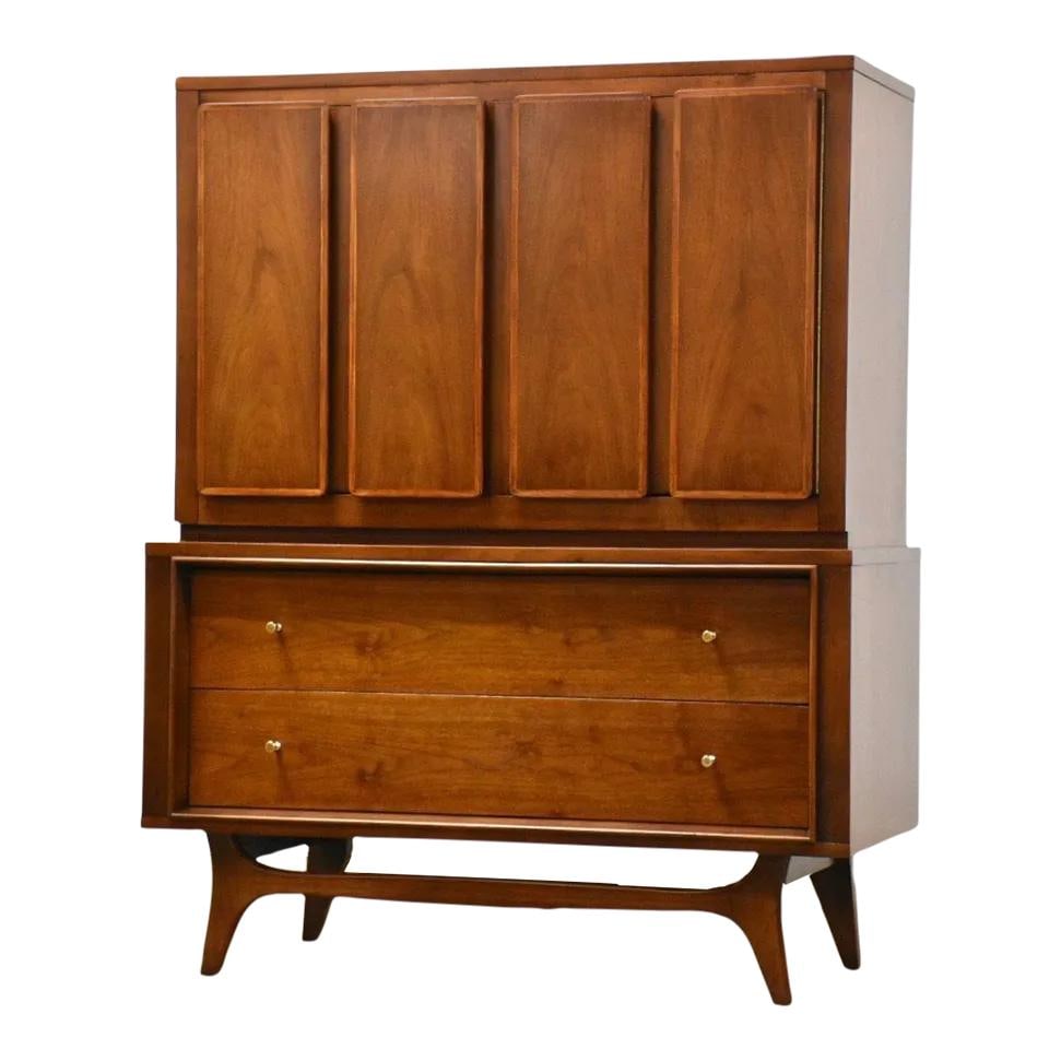 Kent Coffey Insignia Mid Century Walnut Tall Dresser Brass Knobs: Kent Coffey Insignia Mid Century Walnut Tall Dresser Brass Knobs This stunning mid-century modern dresser by Kent Coffey Insignia showcases a beautiful walnut finish, featuring two doors adorned with 