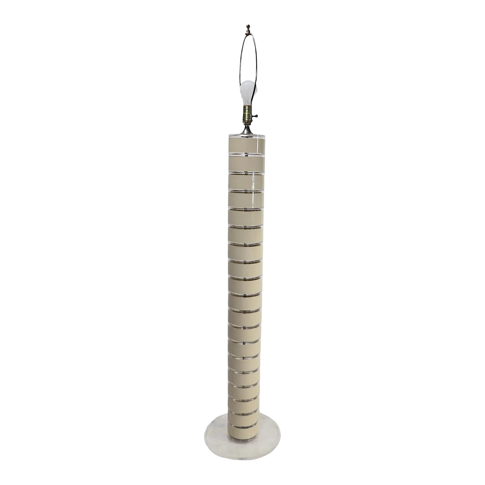 Chic Postmodern Hollywood Regency Lucite Floor Lamp by Optique 1980s: Chic Postmodern Hollywood Regency Lucite Floor Lamp by Optique 1980s Elevate your interior with this chic Postmodern Hollywood Regency stacked Lucite floor lamp by Optique, crafted in the 1980s. This 