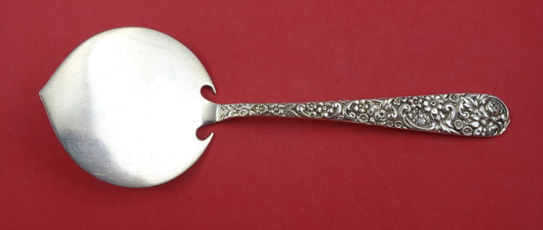 Jacobi & Jenkins Repousse Sterling Silver Hot Cake Lifter Spade 6 7/8": Jacobi & Jenkins Repousse Sterling Silver Hot Cake Lifter Spade 6 7/8" This exquisite hot cake lifter from Jacobi & Jenkins is crafted in sterling silver and features a beautiful repousse pattern. The