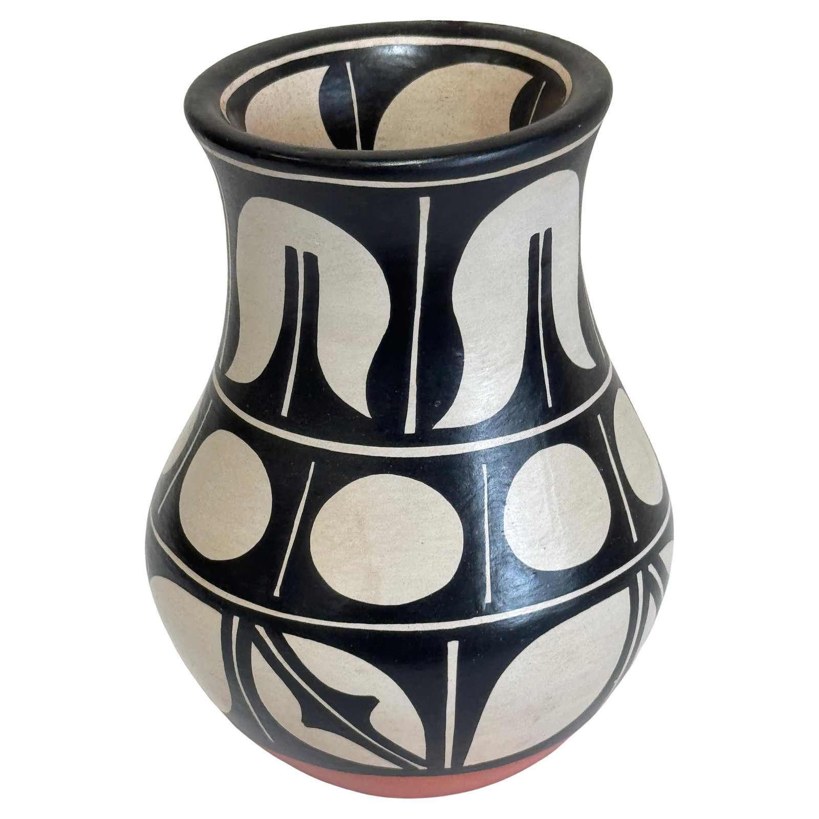 Darrin Aguilar Kewa Pueblo Hand Painted Black on Cream Pottery Jar 1970s: Darrin Aguilar Kewa Pueblo Hand Painted Black on Cream Pottery Jar 1970s This San Domingo (Kewa) black-on-cream pottery jar is a hand-crafted piece by Darrin Aguilar from the 1970s. Made using traditi