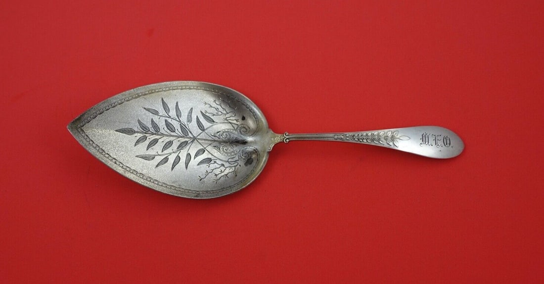 Gorham Palm Sterling Silver Pie Server with Bright-Cut Blade 8 3/4": Gorham Palm Sterling Silver Pie Server with Bright-Cut Blade 8 3/4" This exquisite pie server from the Palm pattern by Gorham features a stunning bright-cut blade and is crafted entirely from sterling