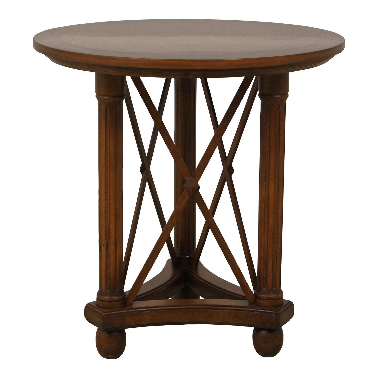 Elegant Round Neoclassical Walnut Lamp Table 40 Years Old: Elegant Round Neoclassical Walnut Lamp Table 40 Years Old This exquisite Round Neoclassical Walnut Lamp Table showcases a classic design that is both elegant and functional. Crafted approximately 40 y