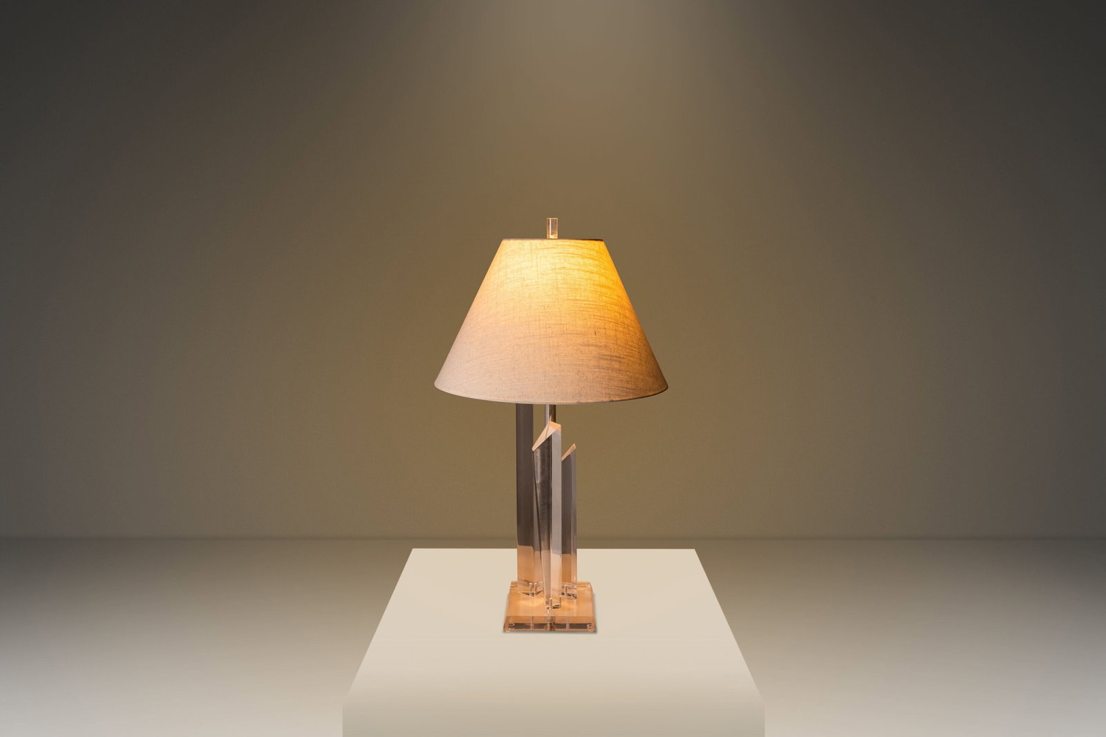 1970s Hollywood Regency Lucite Skyscraper Prism Table Lamp: 1970s Hollywood Regency Lucite Skyscraper Prism Table Lamp Presenting a stunning Hollywood Regency "Skyscraper" table lamp, expertly crafted from solid translucent lucite. This lamp features three tow
