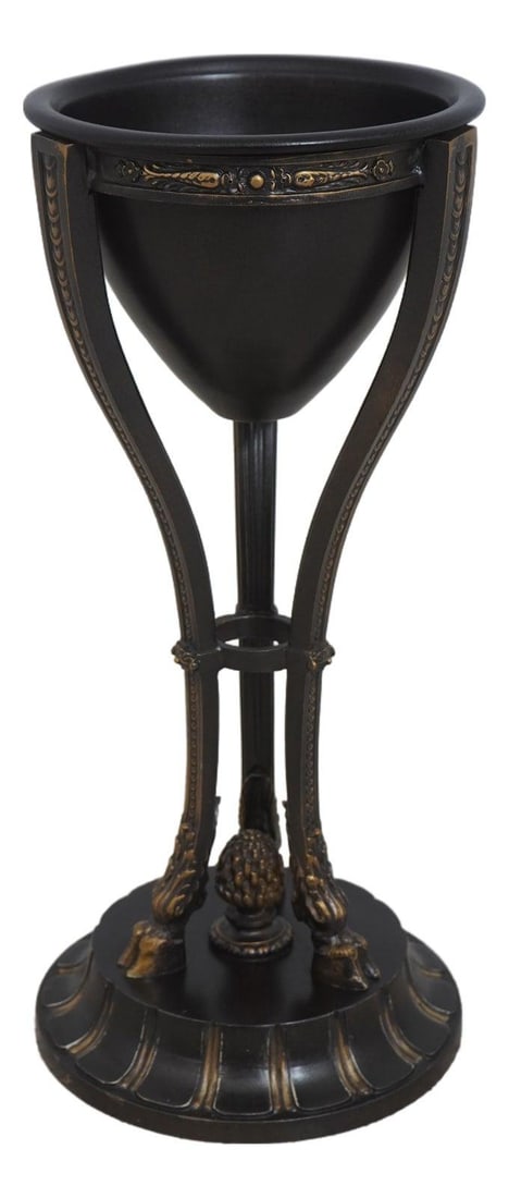 Bronze Tone Metal Planter with Hoof Feet in Regency Style: Bronze Tone Metal Planter with Hoof Feet in Regency Style This Regency style planter features quality all-metal construction with a bronze finish. Designed with distinctive hoof feet, it reflects clas