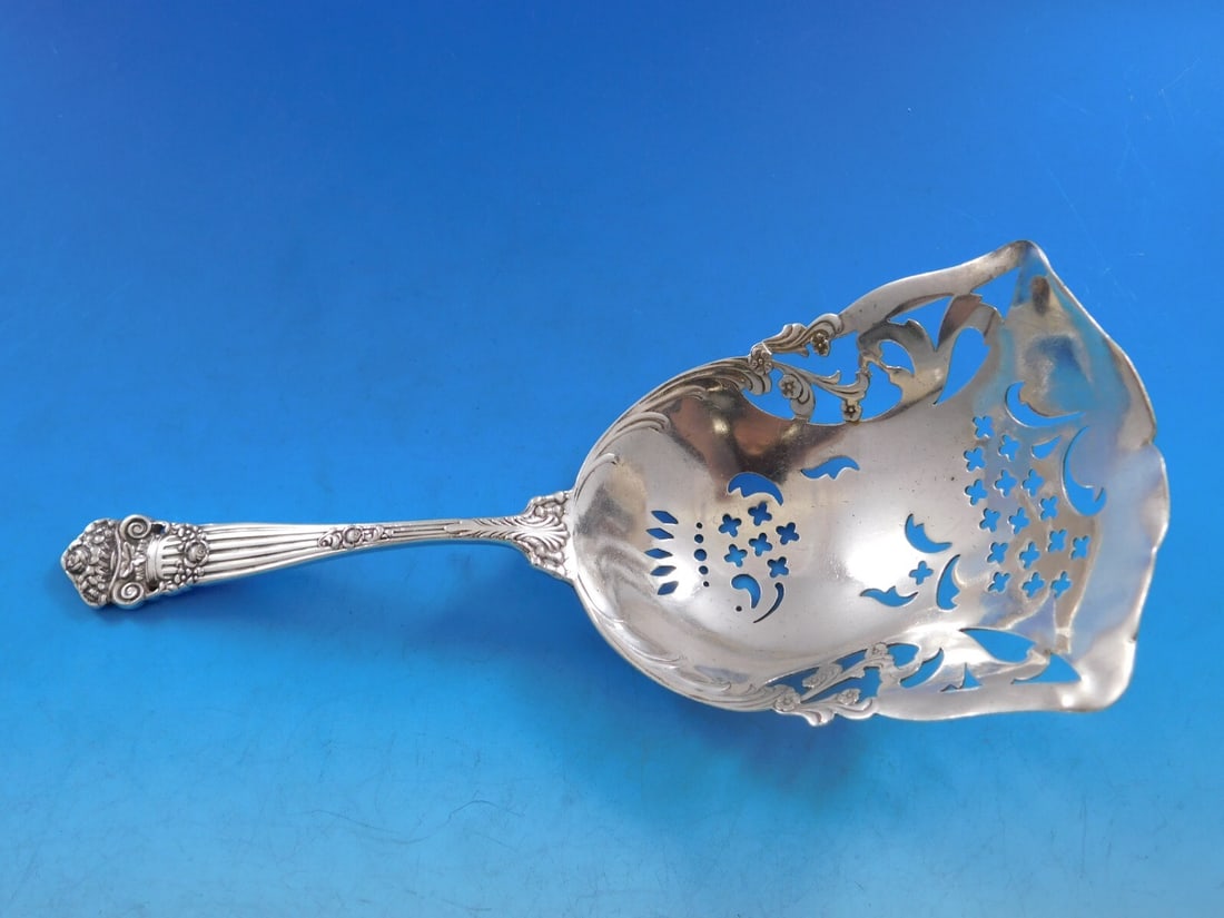 Towle Georgian Sterling Silver Almond Scoop 5 3/4 Inch Serving Piece: Towle Georgian Sterling Silver Almond Scoop 5 3/4 Inch Serving Piece This exquisite Georgian almond scoop is crafted by Towle from high-quality sterling silver. Measuring 5 3/4 inches in length, it sh