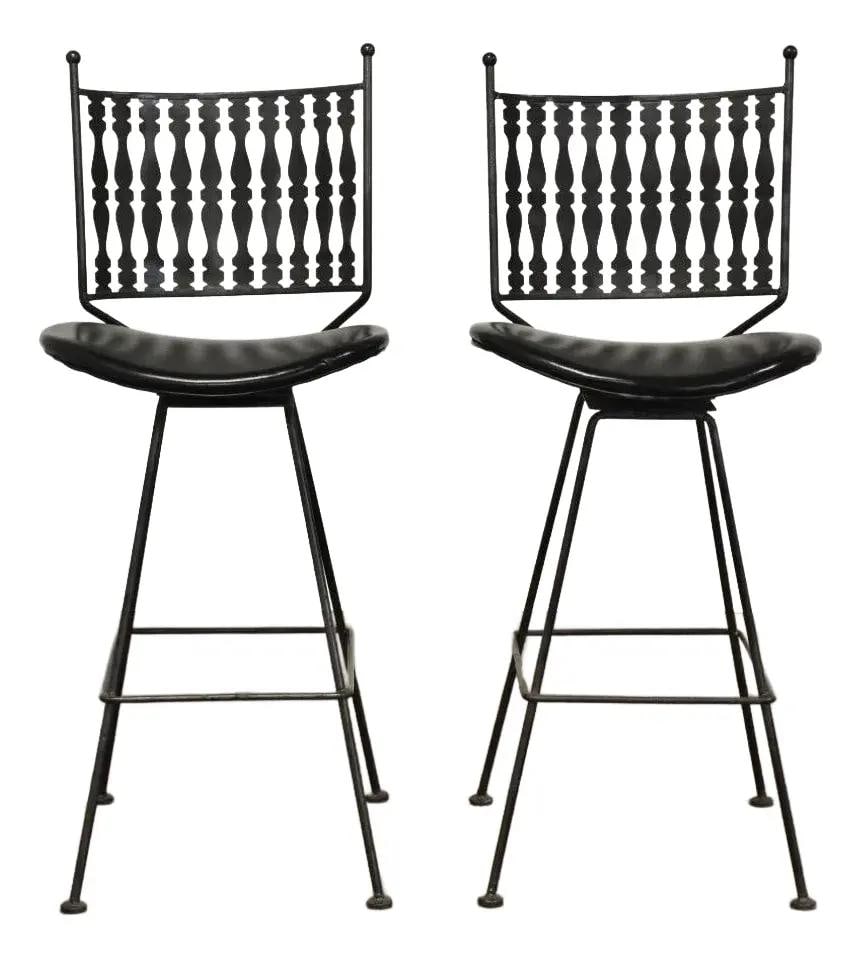 Mid Century Modern Arthur Umanoff Style Black Bar Stools Pair: Mid Century Modern Arthur Umanoff Style Black Bar Stools Pair This stylish pair of mid-century modern bar stools is designed in the iconic style of Arthur Umanoff. Crafted from durable iron, these sto