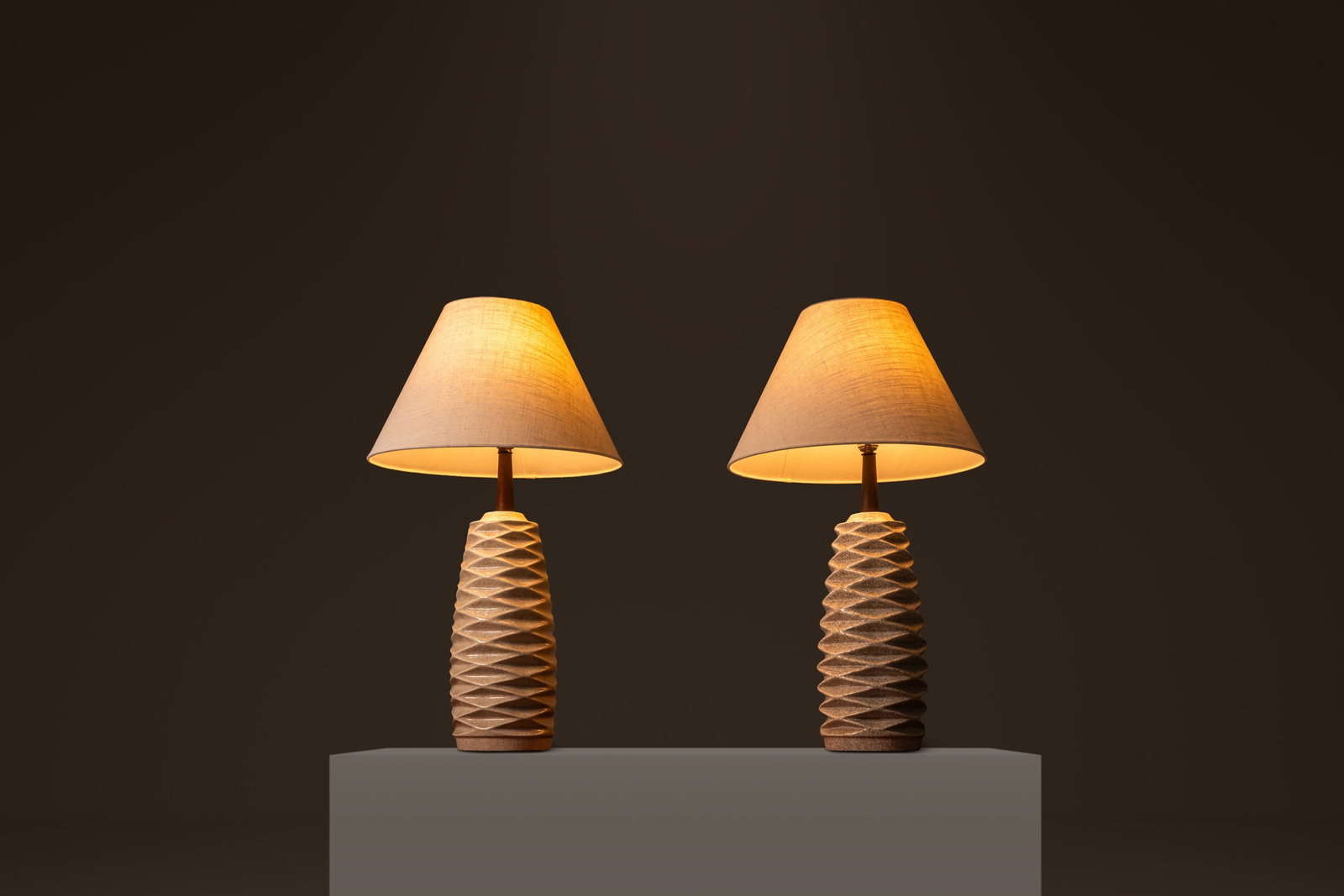 Mid-Century Modern Ceramic Table Lamps Set 17" Shades Walnut Neck USA 1960s: Mid-Century Modern Ceramic Table Lamps Set 17" Shades Walnut Neck USA 1960s This exquisite set of two Mid-Century Modern ceramic table lamps features artfully crafted ceramic bases and solid American 