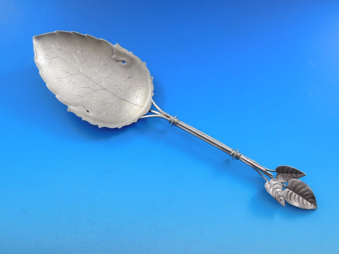Leaf Pattern Sterling Silver Berry Spoon 9 3/4 Inch: Leaf Pattern Sterling Silver Berry Spoon 9 3/4 Inch This exquisite Sterling Silver Berry Spoon features a beautifully stippled bowl and an elegant leaf-shaped handle, showcasing the intricate Leaf pat