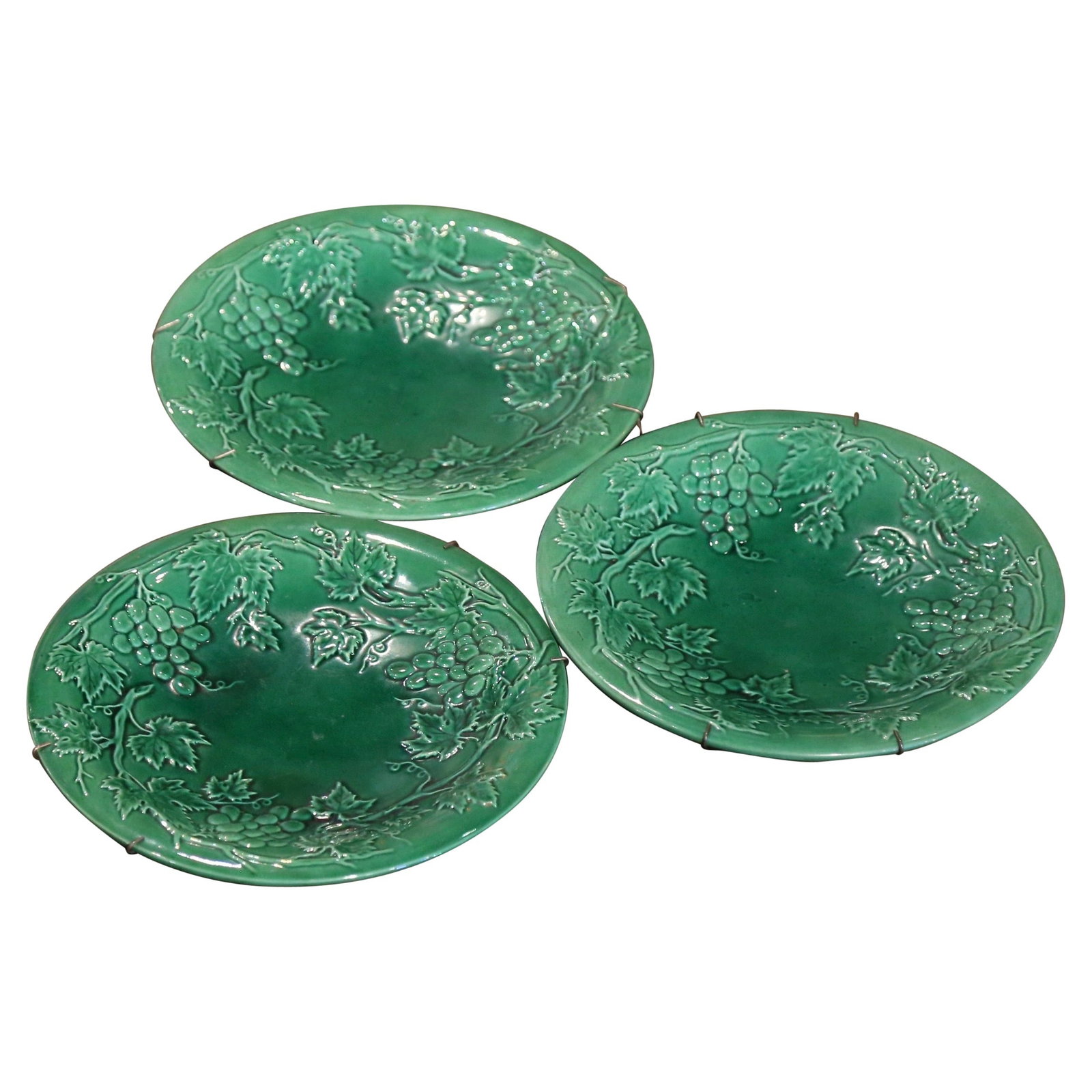 Set of 3 19th Century English Majolica Plates with Grape Motifs: Set of 3 19th Century English Majolica Plates with Grape Motifs Adorn your home with this elegant set of three 19th Century English Majolica wall plates, each showcasing exquisite vine and grape motif