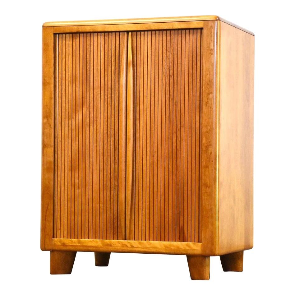Heywood Wakefield Mid Century Maple Bar Credenza 24x17.25x32.5: Heywood Wakefield Mid Century Maple Bar Credenza 24x17.25x32.5 This stunning mid-century modern bar credenza by Heywood Wakefield showcases a solid maple construction with a stylish tambour door desig