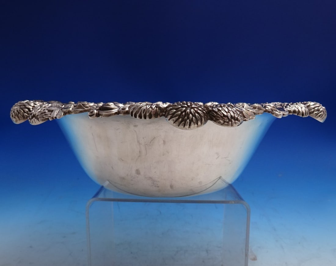 Sterling Silver Clover Pattern Fruit Bowl 10 Inch by Tiffany: Sterling Silver Clover Pattern Fruit Bowl 10 Inch by Tiffany This is a large sterling silver fruit bowl from the Clover collection by Tiffany & Co., crafted in the United States between 1900 and 1940.