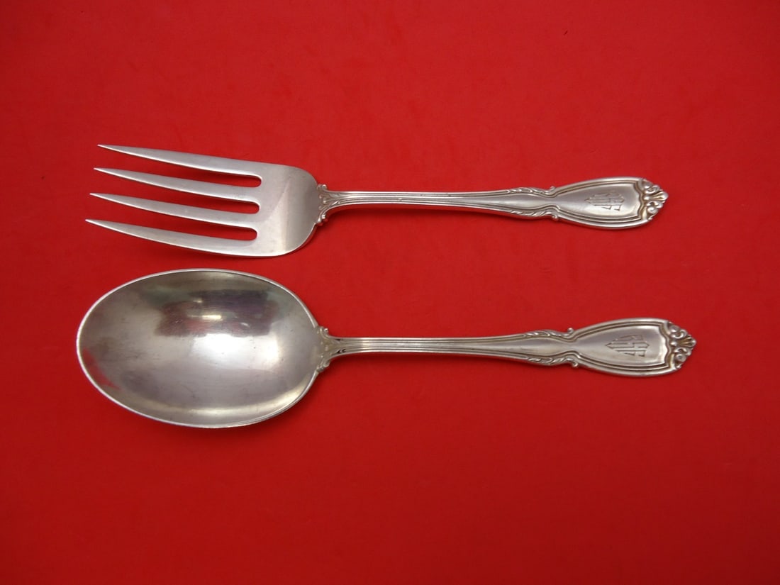 Durgin Wellington Sterling Silver 2pc Vegetable Serving Set 8 5/8": Durgin Wellington Sterling Silver 2pc Vegetable Serving Set 8 5/8" Elevate your dining experience with this exquisite Wellington by Durgin sterling silver vegetable serving set. This elegant two-piece