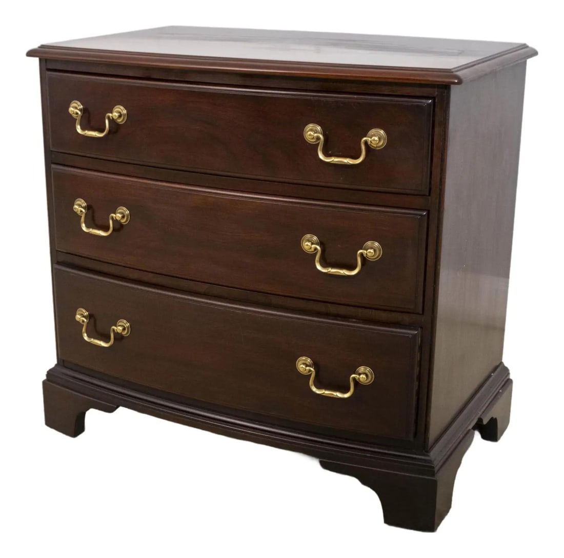 Henkel Harris Mahogany Chippendale Bow Front Bachelors Chest Model 161: Henkel Harris Mahogany Chippendale Bow Front Bachelors Chest Model 161 This stunning Henkel Harris Mahogany Chippendale Style Bow Front Bachelors Chest, crafted around 2004, showcases exceptional qual