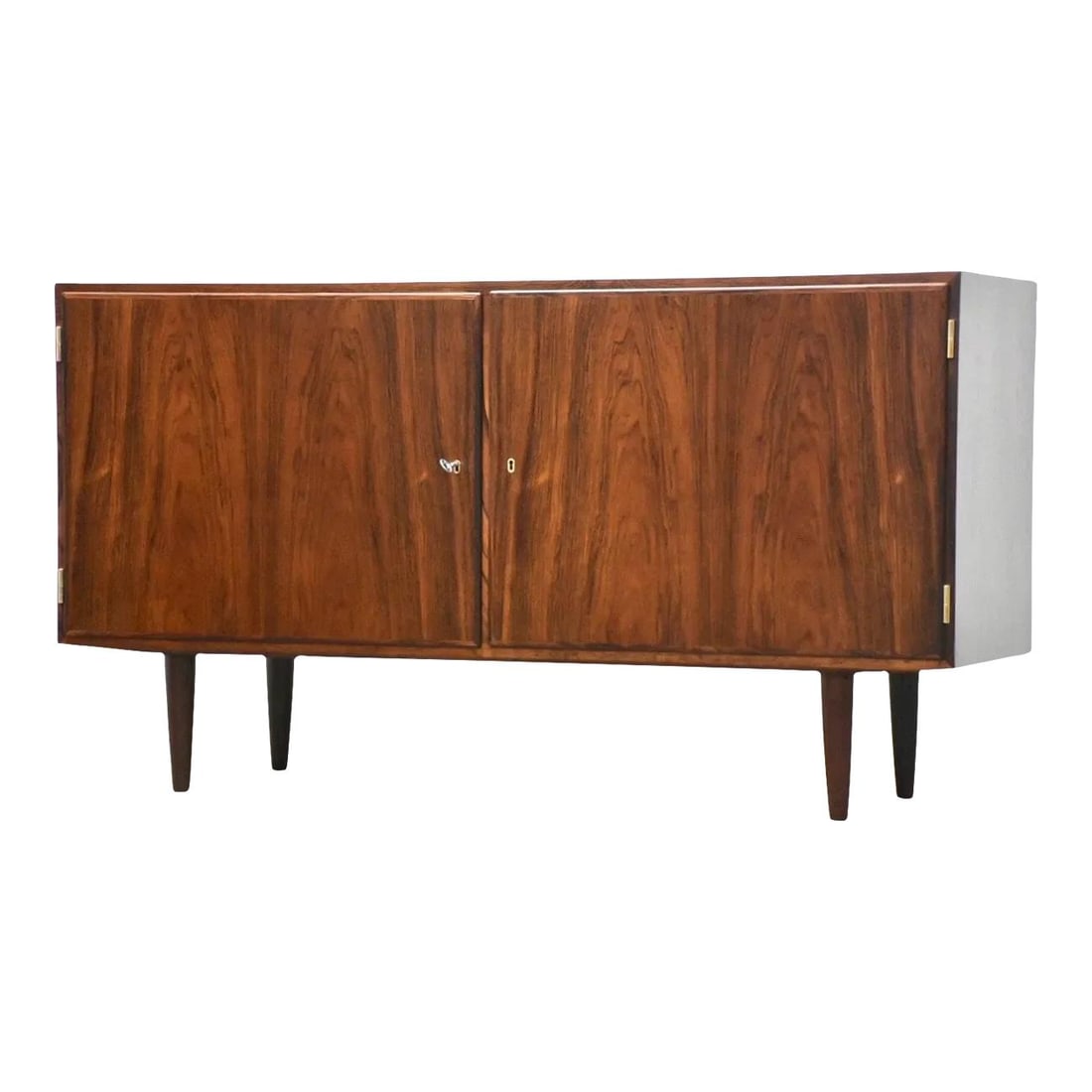 Carlo Jensen Rosewood Credenza for Hundevad Mid Century Modern: Carlo Jensen Rosewood Credenza for Hundevad Mid Century Modern This exquisite mid-century modern credenza, designed by Carlo Jensen for Hundevad Co., showcases a stunning rosewood finish complemented 