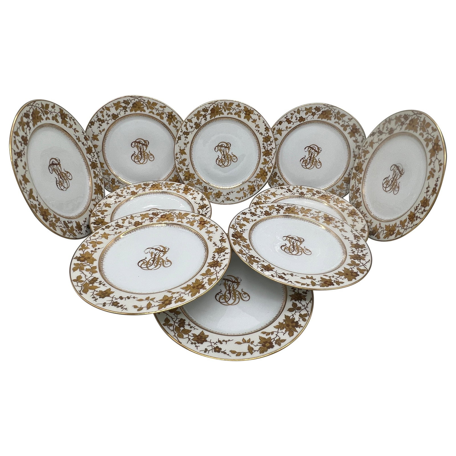 Set of 10 Fischer & Mieg Pirkenhammer Gilt Porcelain Dinner Plates 19th Century: Set of 10 Fischer & Mieg Pirkenhammer Gilt Porcelain Dinner Plates 19th Century This exquisite set of 10 porcelain dinner plates from Fischer & Mieg Pirkenhammer is a stunning representation of Belle 