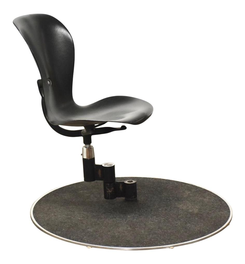 Gideon Kramer 1962 Swivel Space Needle Chair Black Steel Fiberglass: Gideon Kramer 1962 Swivel Space Needle Chair Black Steel Fiberglass Introducing the exceptional Gideon Kramer Swivel Recorder's Space Needle Chair, a unique piece designed in 1962 specifically for the