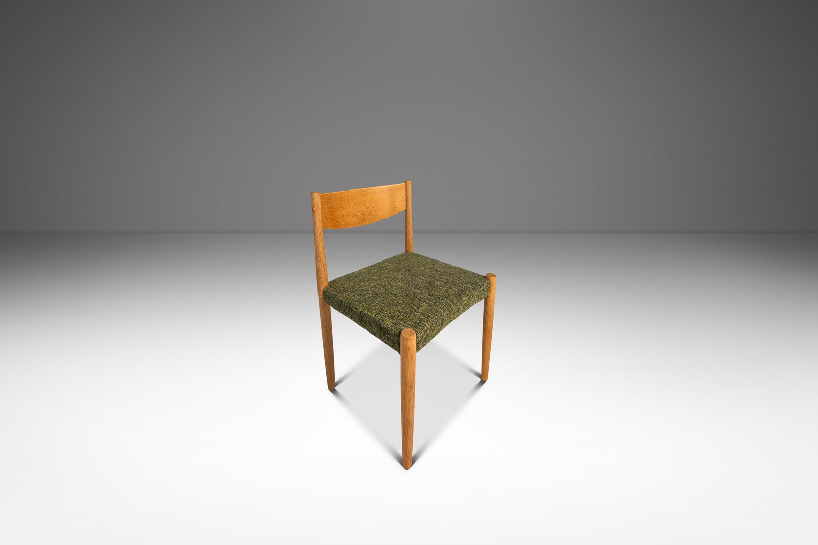 Oak and Green Tweed Danish Modern Chair by Poul Volther for Frem Rojle 1970s: Oak and Green Tweed Danish Modern Chair by Poul Volther for Frem Rojle 1970s This restored Mid-Century Danish Modern side or dining chair was designed by Poul Volther for Frem Rojle in Denmark, circa 