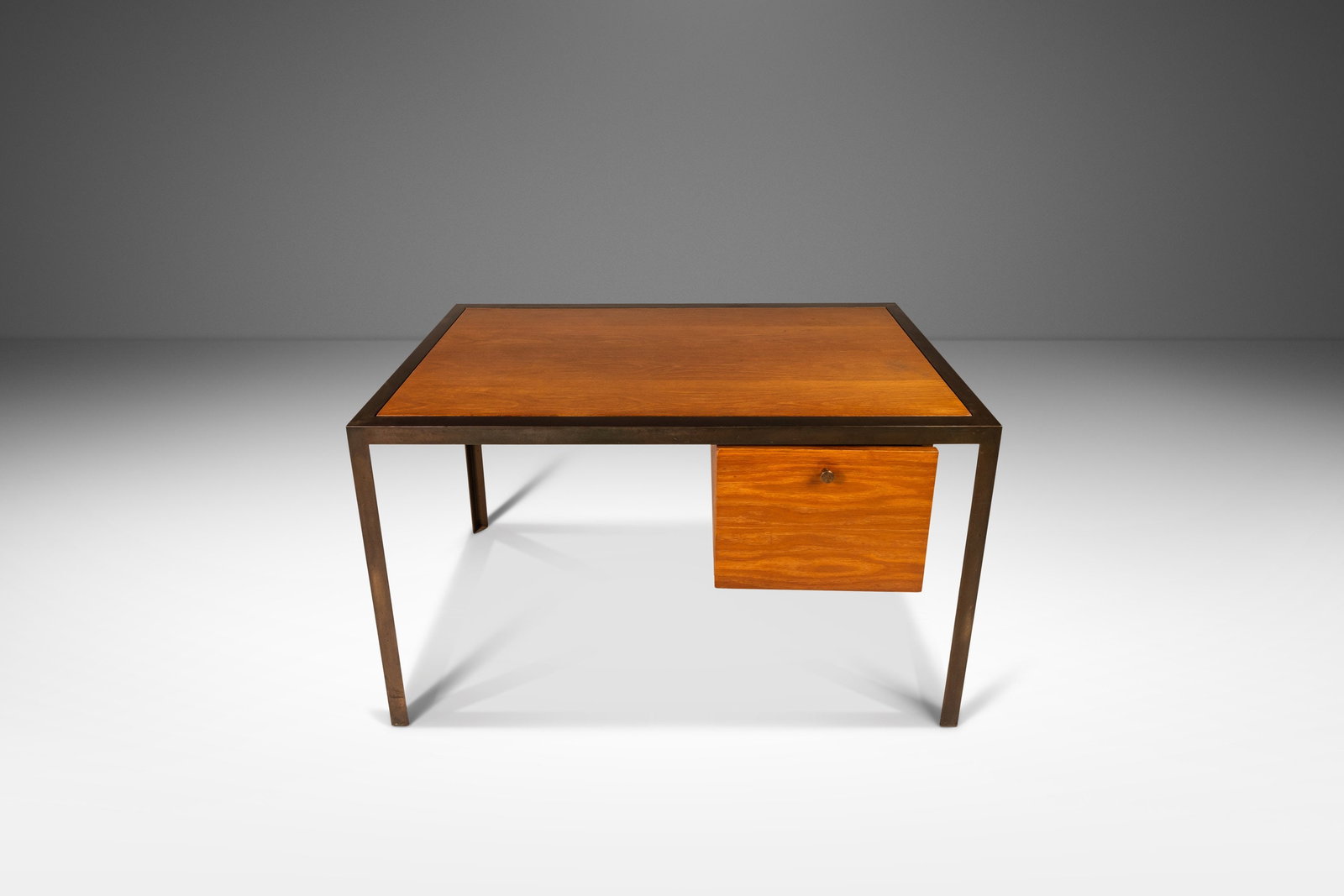 Harry Lunstead Mid-Century Modern Oak Writers Desk with Bronze Frame 1970s: Harry Lunstead Mid-Century Modern Oak Writers Desk with Bronze Frame 1970s This Mid-Century Modern Writers Desk, designed by Harry Lunstead, showcases a harmonious blend of style and functionality. Cr
