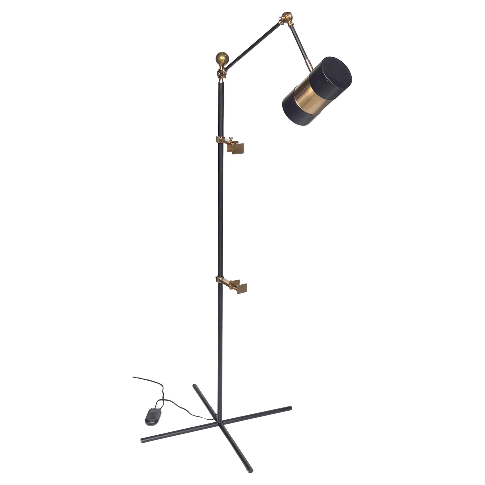 Italian Modern Brass Enameled Floor Lamp Easel Adjustable 20th Century: Italian Modern Brass Enameled Floor Lamp Easel Adjustable 20th Century Elevate your space with this stunning Italian Modern Brass and Enameled Floor Lamp Easel, a unique blend of functionality and art