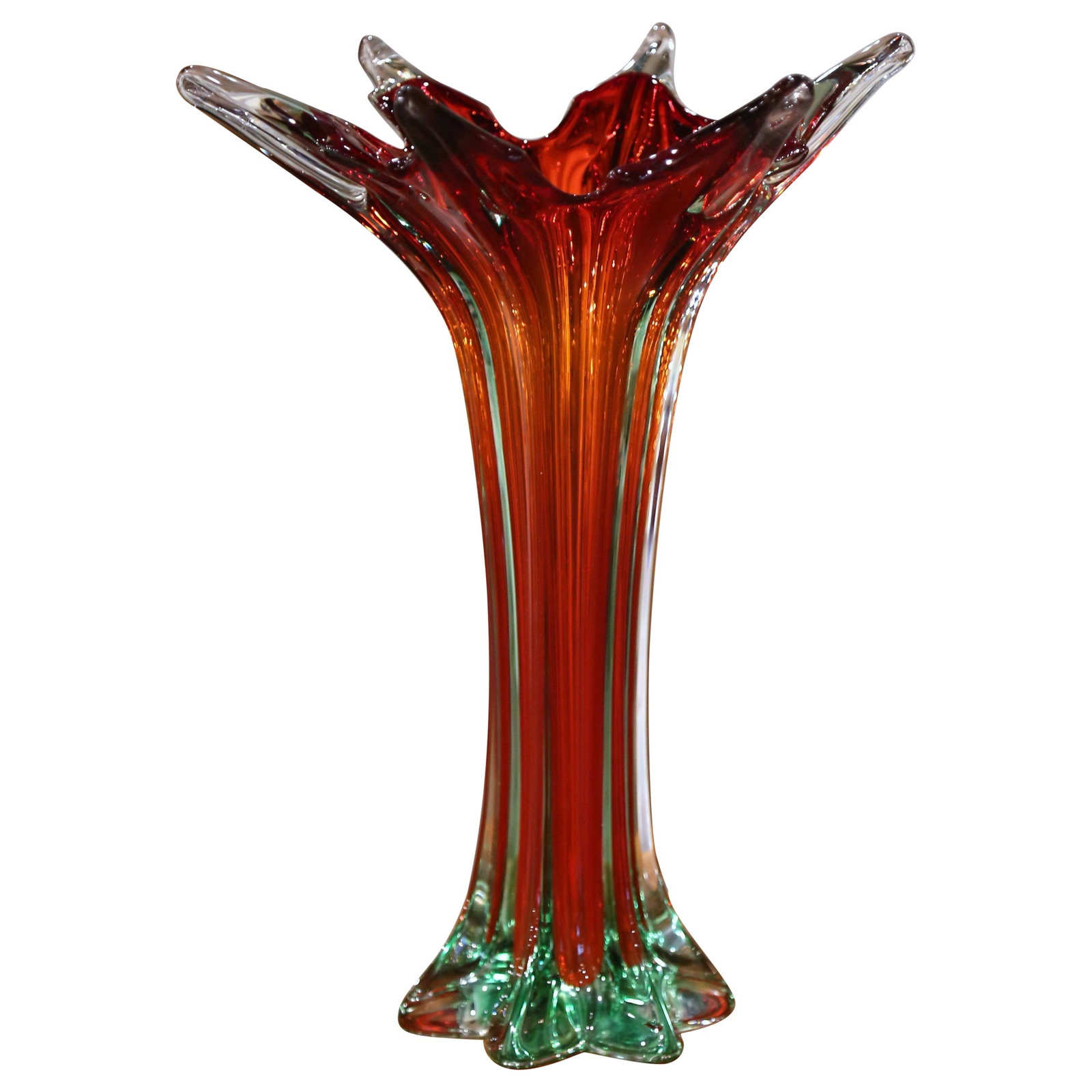 Italian Murano Style Red and Clear Feathered Glass Vase Mid-20th Century: Italian Murano Style Red and Clear Feathered Glass Vase Mid-20th Century This mid-century Italian vase, attributed to Murano Glass Sommerso, features hand-blown craftsmanship with a striking two-tone 